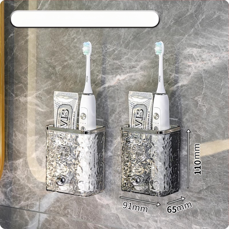 Tualetinis dantų šepetėlis, dantų pasta, šukų stovas, vonios kambarys be skylių, prie sienos tvirtinamas tualetas, praustuvas, skustuvas, supakuotas