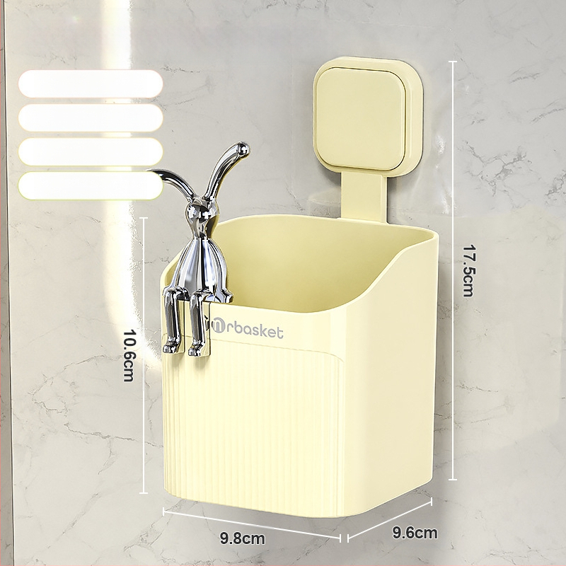 Tualetinis dantų šepetėlis, dantų pasta, šukų stovas, vonios kambarys be skylių, prie sienos tvirtinamas tualetas, praustuvas, skustuvas, supakuotas