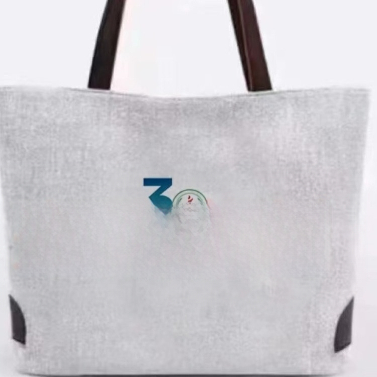 Kanvos audinio pečių rankinė su kaspinu ir kiškiuko mergaitės motyvu, su dugnu ir be šoninių sienelių, su logotipo spauda