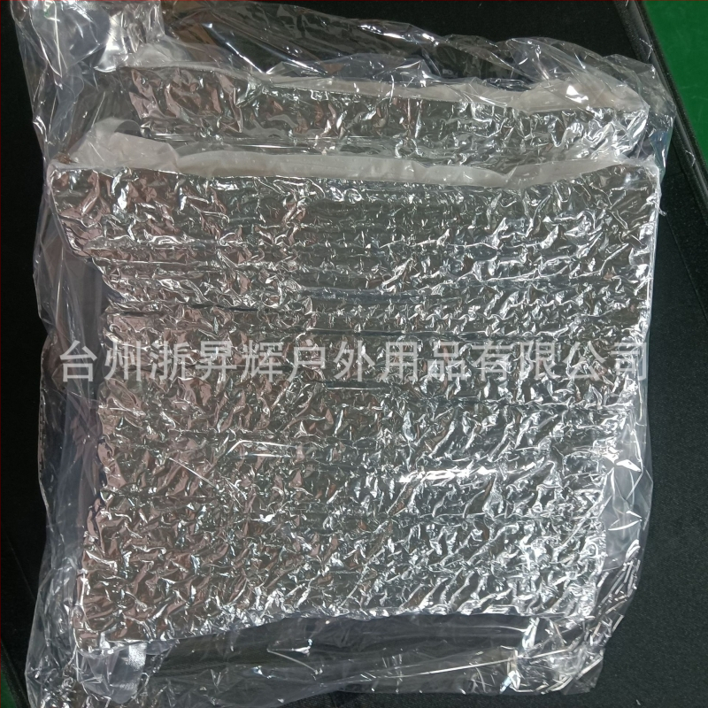 Husă de umbire pentru luminator RV - folie de aluminiu; montaj Card-in; greutate 200 g; potrivit pentru acoperiș; imprimare logo disponibil