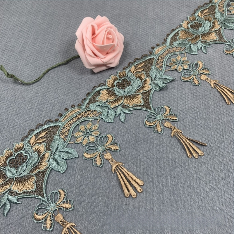 Poliesterio siuvinėta kutelė su brūkšninių kodų dizainu drabužiams ir namų tekstilėms