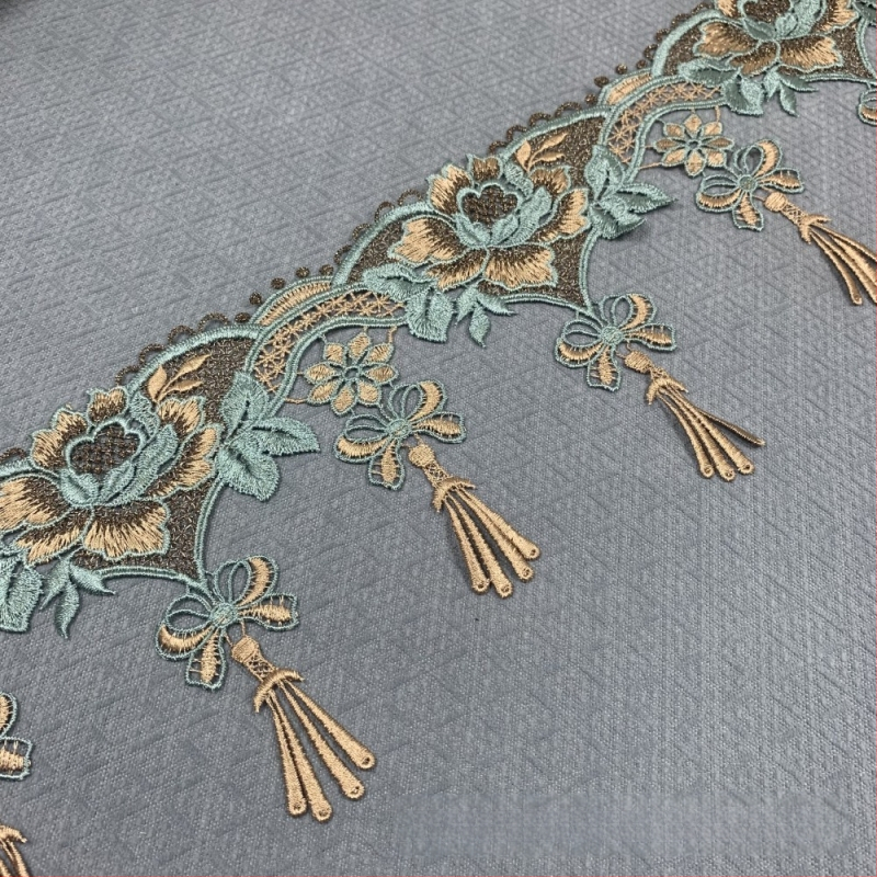 Poliesterio siuvinėta kutelė su brūkšninių kodų dizainu drabužiams ir namų tekstilėms