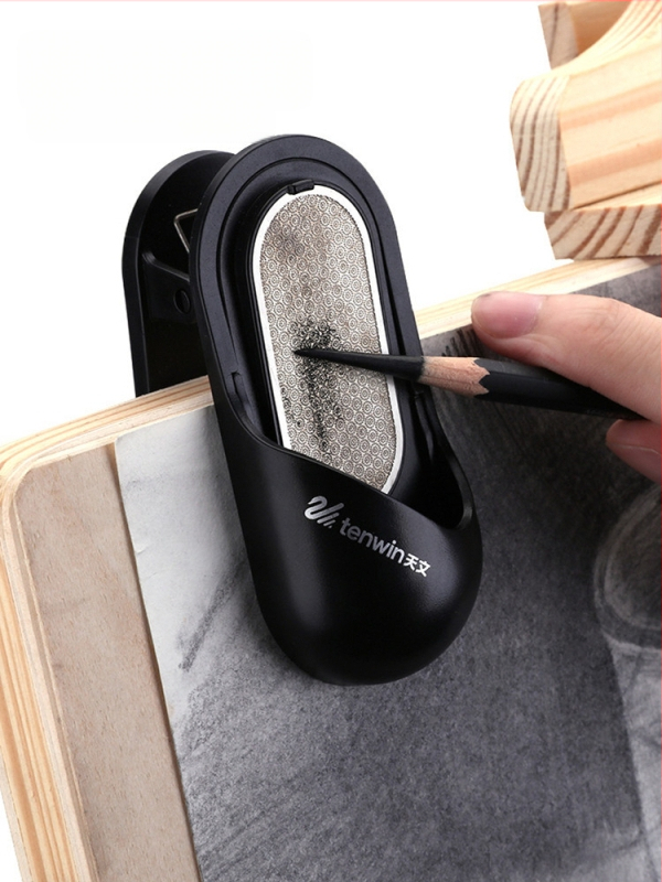 Pieštukų galvutės šlifavimo įrankis su grafito malūnėliu, dvipusis šlifavimo popierius, rankinis valdymas, plastikinis korpusas, geometrinio stiliaus dizainas