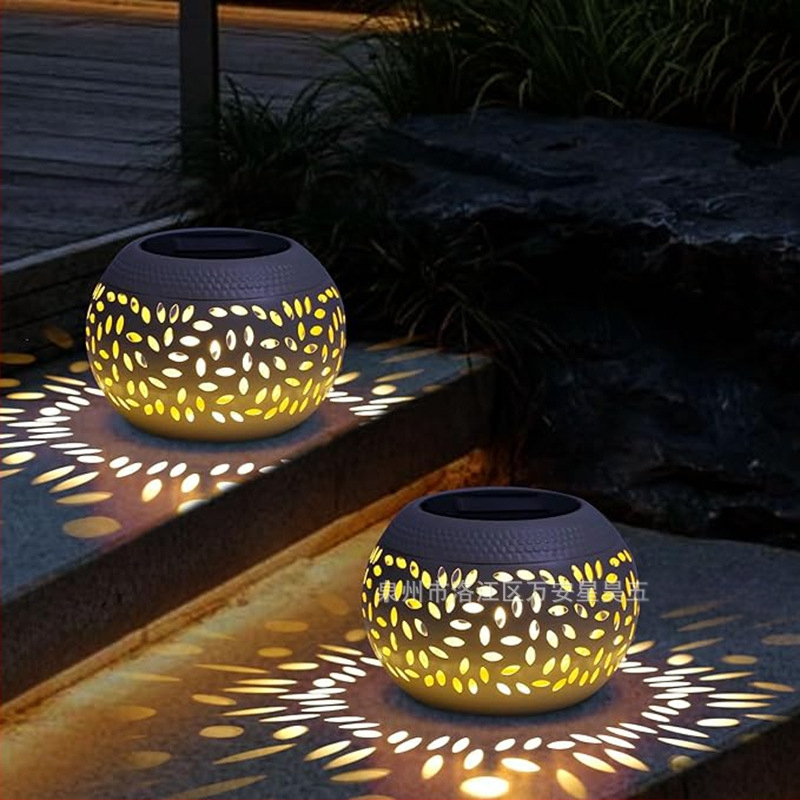 Päikesepõhine kraštovaizdžio lauko apšvietimas; medžiaga: geležis; šviesos šaltinis: saulės energija; IP65 apsauga; galia: 0,5 W