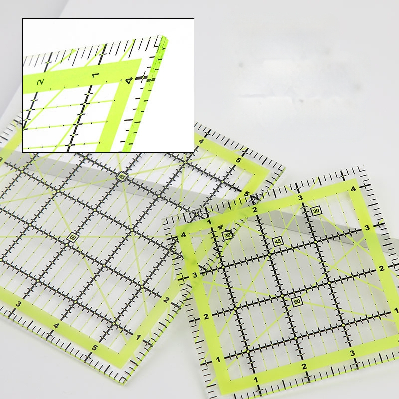 Ъглова линейка за пачпърк шиене, пластмасова, с инчова скала и двуцветни мрежести линии за квилтинг