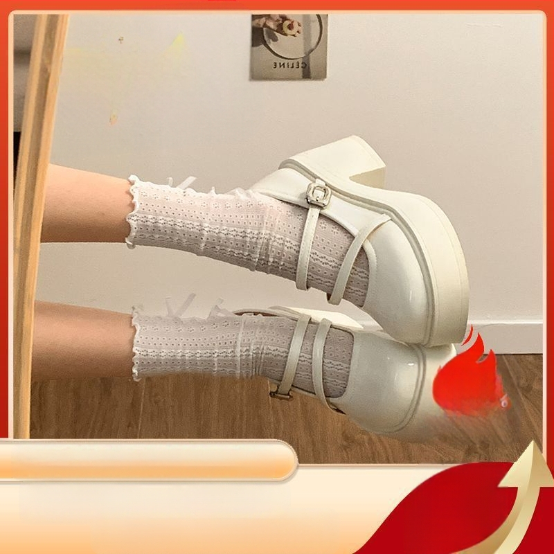 Mary Jane bateliai moterims, su apvalia nosimi, storu padu, didinančiu aukštį, viršutinė dalis iš sintetinės odos, gumos padas, užsegimas vieną sagtimi.