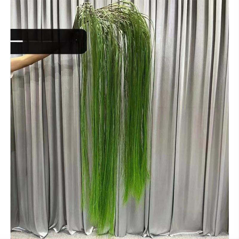 Kabantys dirbtinių augalų užuolaida (Medžiaga: minkštas klijai; Amatai: stilizavimas, injekcinis formavimas; Panaudojimas: vestuvėms, fotografijos rekvizitai, namų dekoras)