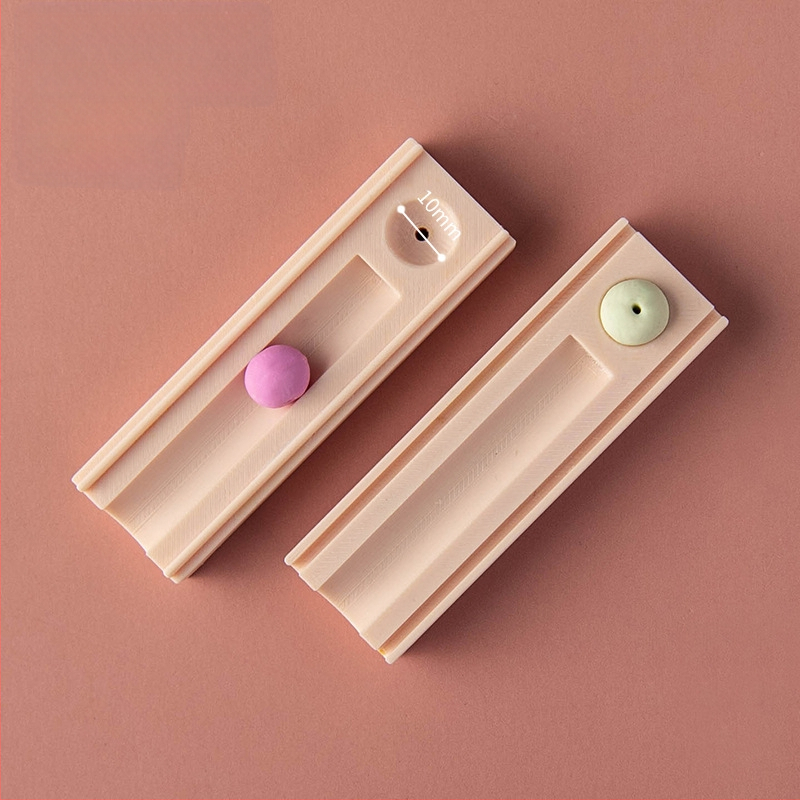 Minkštos molio kamuoliuko formavimo įrankis – pagalbinis įrankis molio formavimui su skylėmis auskarams ir karoliukams (Prekės ženklas: Easy pottery; Kategorija: Kepimo įrankiai; Stilius: Geometrija)