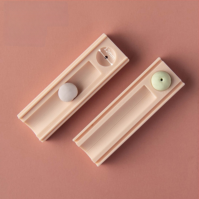 Minkštos molio kamuoliuko formavimo įrankis – pagalbinis įrankis molio formavimui su skylėmis auskarams ir karoliukams (Prekės ženklas: Easy pottery; Kategorija: Kepimo įrankiai; Stilius: Geometrija)