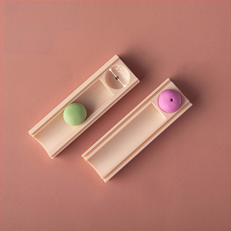 Minkštos molio kamuoliuko formavimo įrankis – pagalbinis įrankis molio formavimui su skylėmis auskarams ir karoliukams (Prekės ženklas: Easy pottery; Kategorija: Kepimo įrankiai; Stilius: Geometrija)