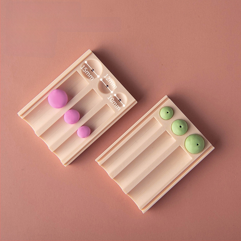 Minkštos molio kamuoliuko formavimo įrankis – pagalbinis įrankis molio formavimui su skylėmis auskarams ir karoliukams (Prekės ženklas: Easy pottery; Kategorija: Kepimo įrankiai; Stilius: Geometrija)