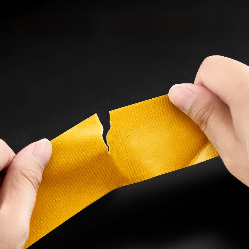 Dvigubos plokščių lipni juosta su tinklo pagrindu kilimams tvirtinti, stiprus lipnumas, be likučių; ilgis 5.1 m (gali būti pritaikomas iki 20.5 m), plotis 8-50 mm, storis 0.28-0.38 mm.