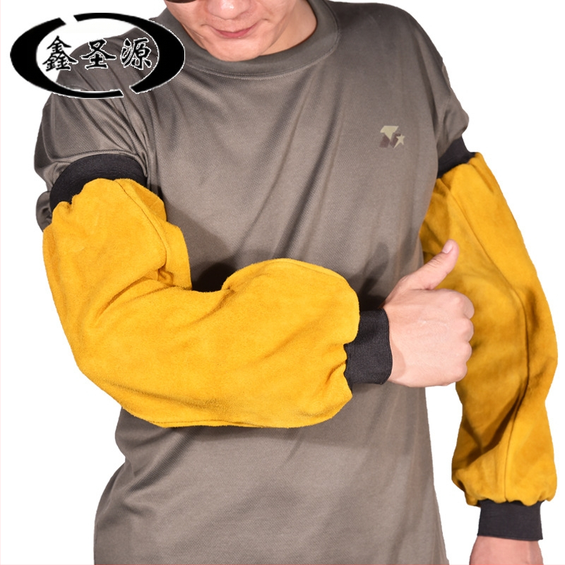 Karvių odos apsauginės rankovės su šilumine izolacija, atsparios nudėvėjimui ir ugniai; įdėklas iš karvių odos; sveria apie 0,4 kg; tinka elektriniam suvirinimui ir lydymui