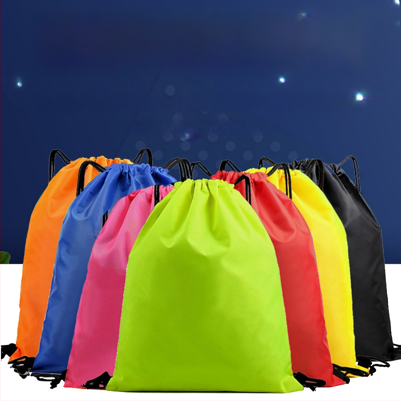 Διαφημιστική τσάντα από πολυεστέρα με κορδόνι – τσάντα με κορδόνι για προβολή, δυνατότητα εκτύπωσης λογότυπου, μέθοδοι εκτύπωσης: θερμική μεταφορά, σειροτυπία, offset