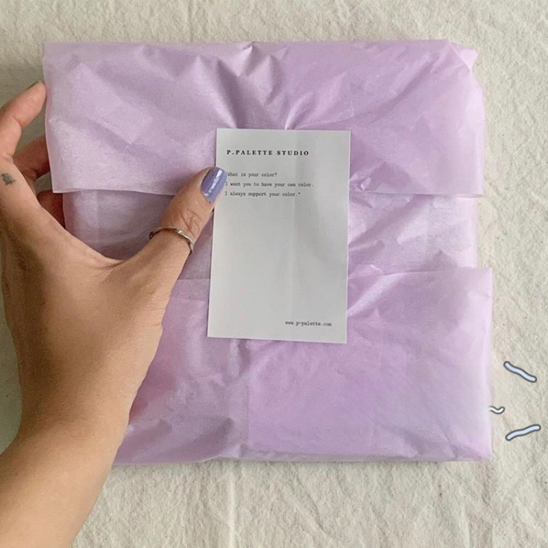 Izolēts celofāna dāvanu iesaiņošanas papīrs – raupjai tekstūrai, fotogrāfiju fons, dāvanas kastes pamata papīrs