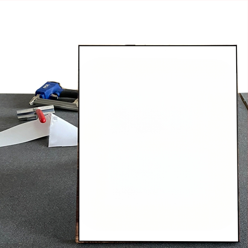 Декоративни стенни картини – рамкирани или без рамка, маслени платна на дървена рамка; теми: море, пейзаж, фигура, звездно небе, абстрактно; пространства: хол, спалня, кабинет; няколко панели.