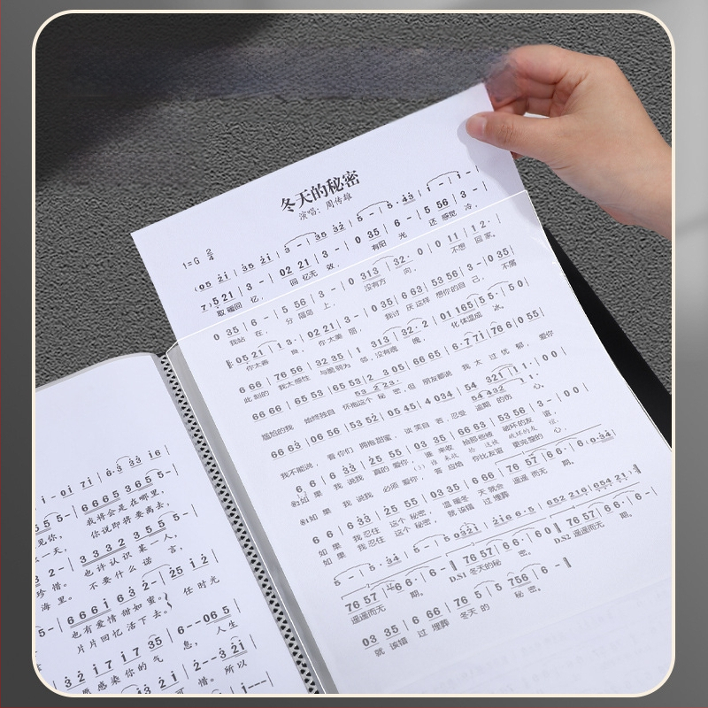 Папка за нотни партитури с прозрачно вътрешно джобче и водоустойчив документ пакет; покрита хартия, дебелина 0,55 мм, 20/30/40 страници