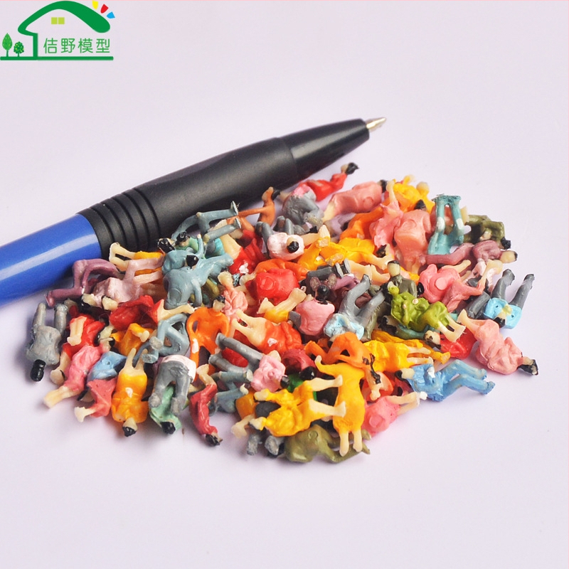 Миниатюрен модел на персонаж • пластмасов материал • статичен модел • опаковка в мрежеста торба • персонализиране на проби