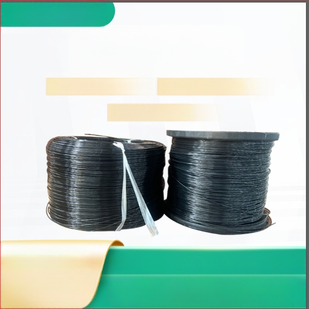 Aukštos tvirtumo PET poliesterio sodo virvė šiltnamiams: užuolaidų laikiklio virvė, paukščių tinklo virvė, vynmedžių ir passion fruit atraminė linija. Prekės ženklas: Ruihe new materials; tinka sodo rėmams ir auginimo įrangai.