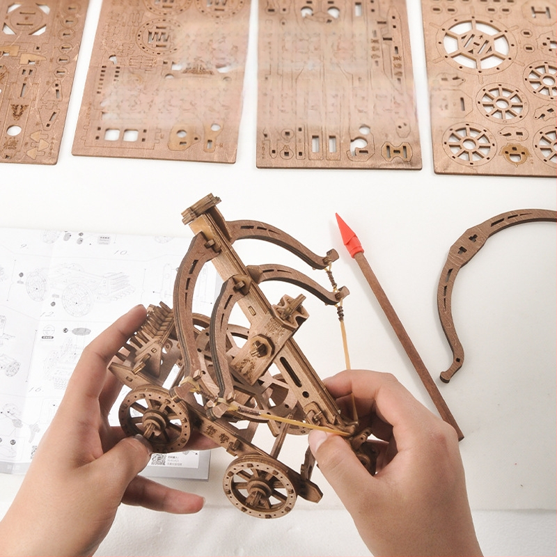 Medinė 3D dėlionė žaislas: senovinis statybos eksperimentas ir apgulties vežimas, edukacinis žaislas berniukams, OEM logotipo pritaikymas (medžiaga: medis; kategorija: 3D dėlionė; amžius: 14+; pritaikymas: galimas)