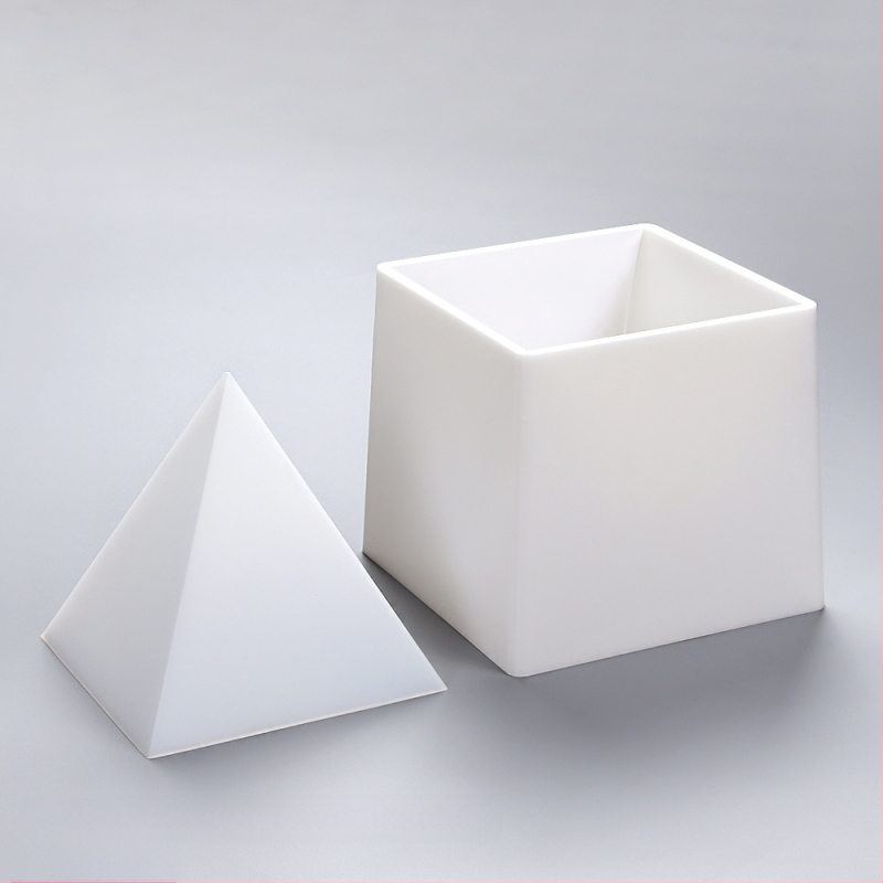 Силиконова форма за бижута, пирамидална форма, за изработка на пирамидни орнаменти, модерен и минималистичен стил