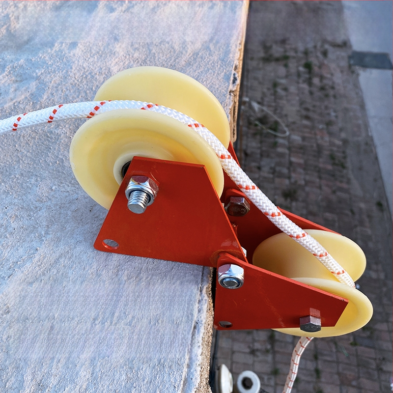 Ъглова ролка за работа на височина с въжен механизъм за издърпване, спестява труд, прав ъгъл