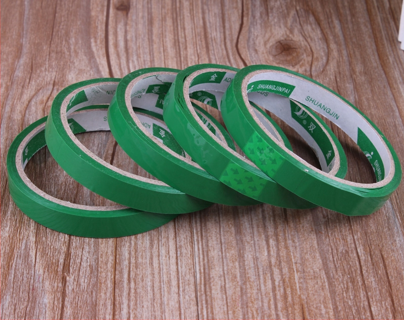 Plastikiniams maišams skirtos uždarymo klipsų mašina su saitimo funkcija