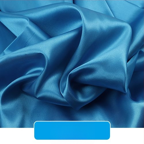 Šilkinis satino audinys – drabužių pamušalui, scenos užuolaidoms ir vestuvinei dekoracijai