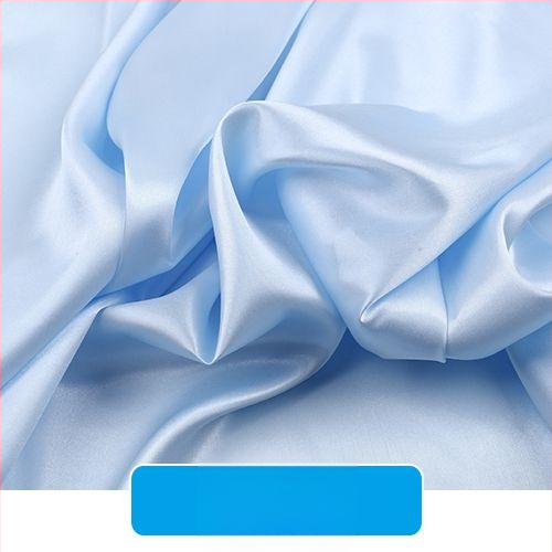 Šilkinis satino audinys – drabužių pamušalui, scenos užuolaidoms ir vestuvinei dekoracijai