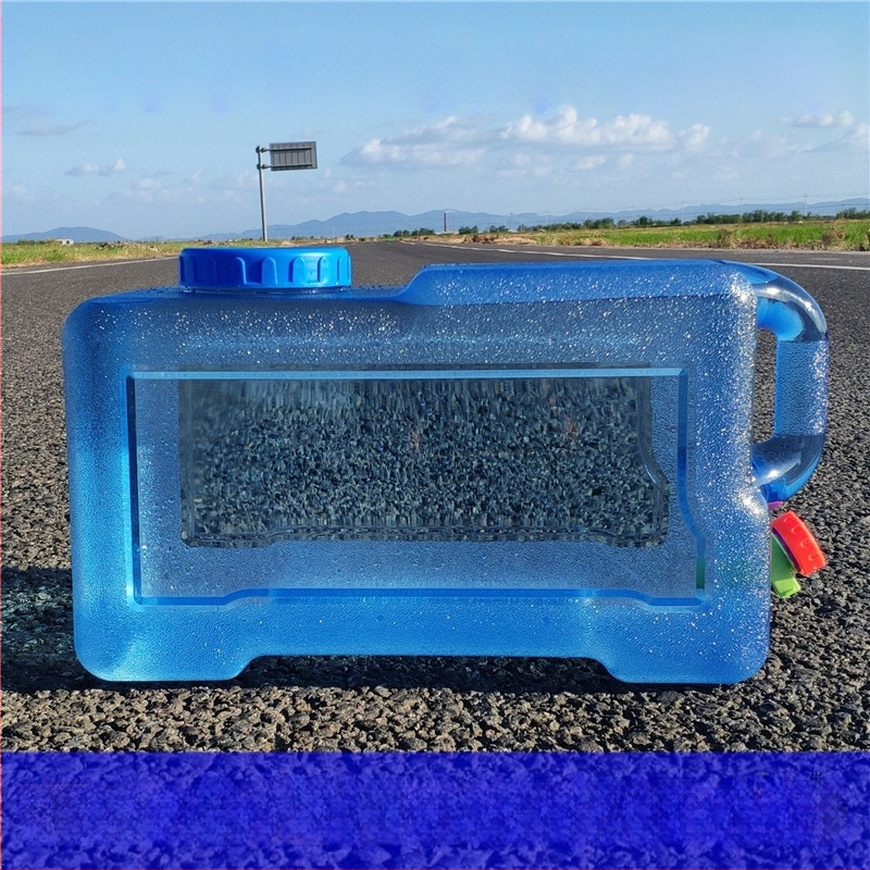 Kvadratinis vandens kibiras lauko kelionėms automobiliu, plastikinis, su čiaupu, plataus burnos atidarymu, vandens saugojimo talpa