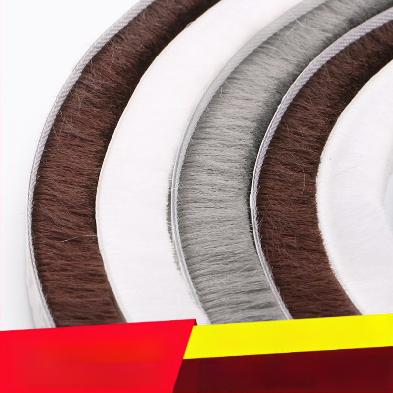 Универсална уплътнителна лента за прозорци и врати, самозалепваща се, противоударна, ветроустойчива и топлоизолационна.