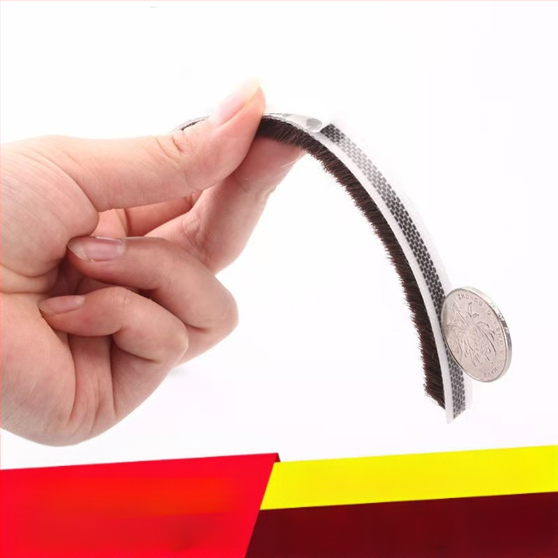 Универсална уплътнителна лента за прозорци и врати, самозалепваща се, противоударна, ветроустойчива и топлоизолационна.