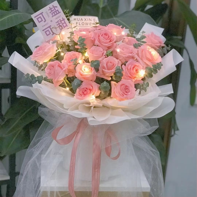 Muilo gėlių rožių puokštė dovanai