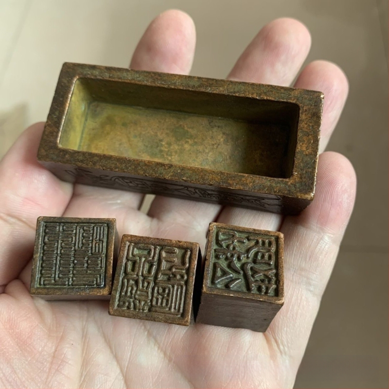 Trys viename antspaudų rinkinys (Medžiaga: lydinys; Kategorija: Geometrinė forma; Stilius: kinietiškas stilius)