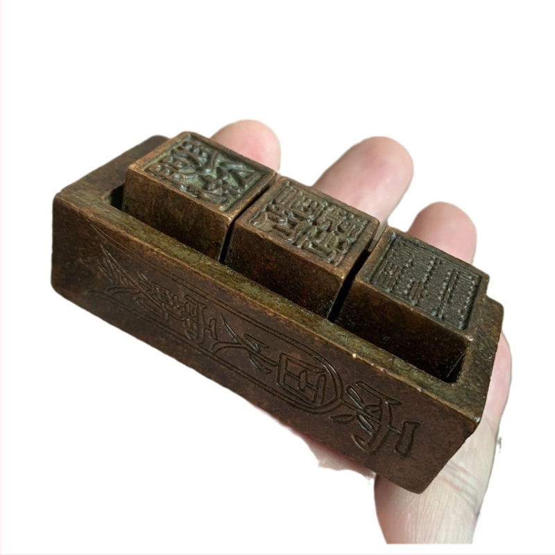 Trys viename antspaudų rinkinys (Medžiaga: lydinys; Kategorija: Geometrinė forma; Stilius: kinietiškas stilius)