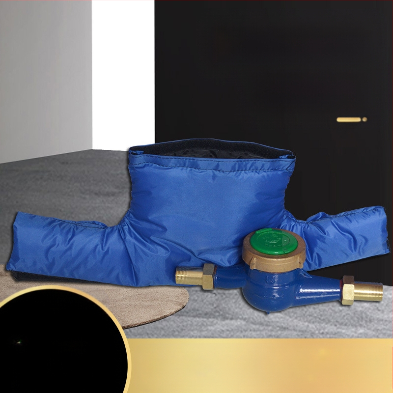 Vandens skaitiklio izoliacijos gaubtas, audinys su izoliaciniu vatos šerdimi; kieta forma, paviršiaus iškyšų tipas, darbinė temperatūra iki 80°C