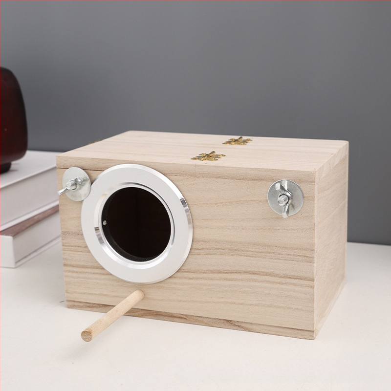 Medinis stačiakampis paukščių lizdas su platforma papūgoms – lauko veisimo dėžė