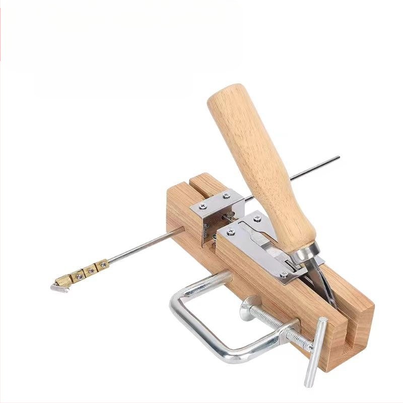 Fából készült keretlyukasztó eszköz méhészethez