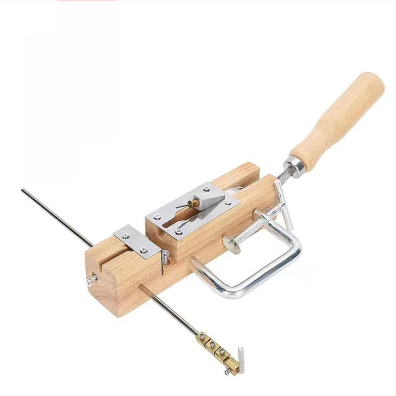 Fából készült keretlyukasztó eszköz méhészethez