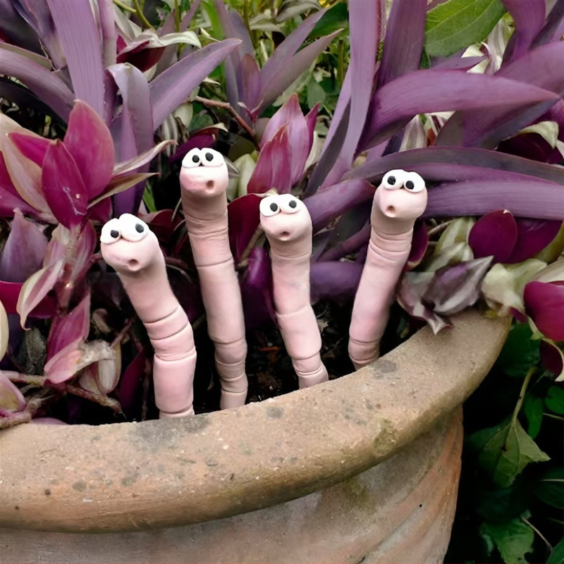 Vabzdžio dekoratyvinė figūra vazonėliams — geometrinė forma, pastoraalinis stilius, vabzdžio modelis