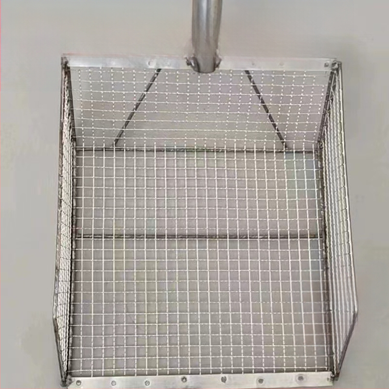 Daugiafunkcinis sodo įrankis: kukurūzų ir žemės sietas, filtras, mažoji kastuvas