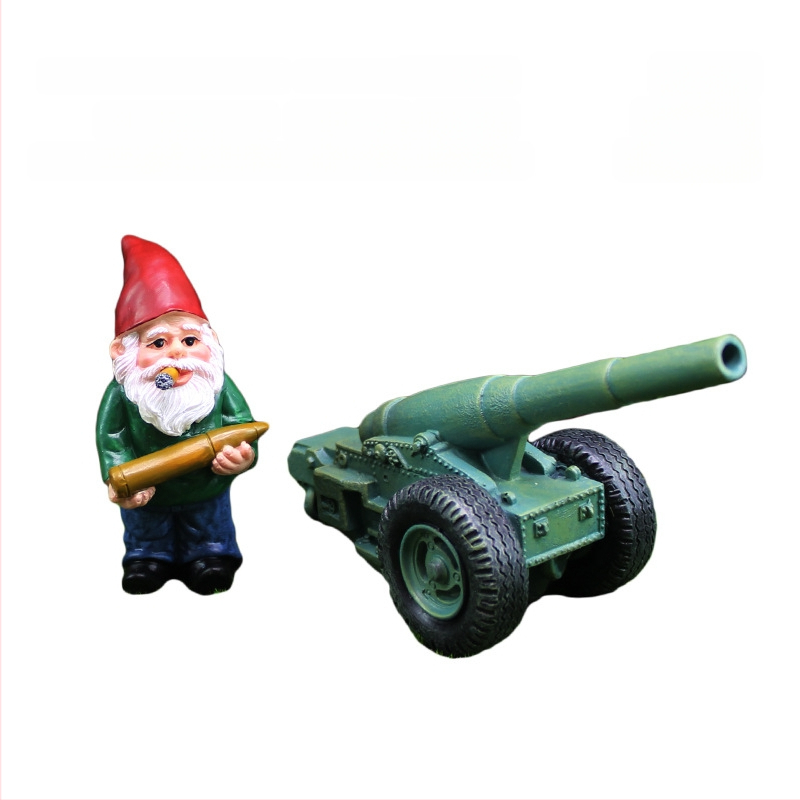 Derva sodo nykštukas su patranka – kariška tema, mikropeizažo dekoracija