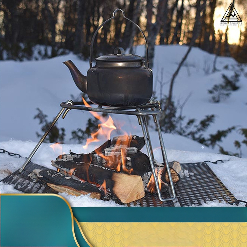 Dzelzs trijstūra statīvs ēdiena gatavošanai teltī – pārnēsājams, 860 g, 3–5 personām