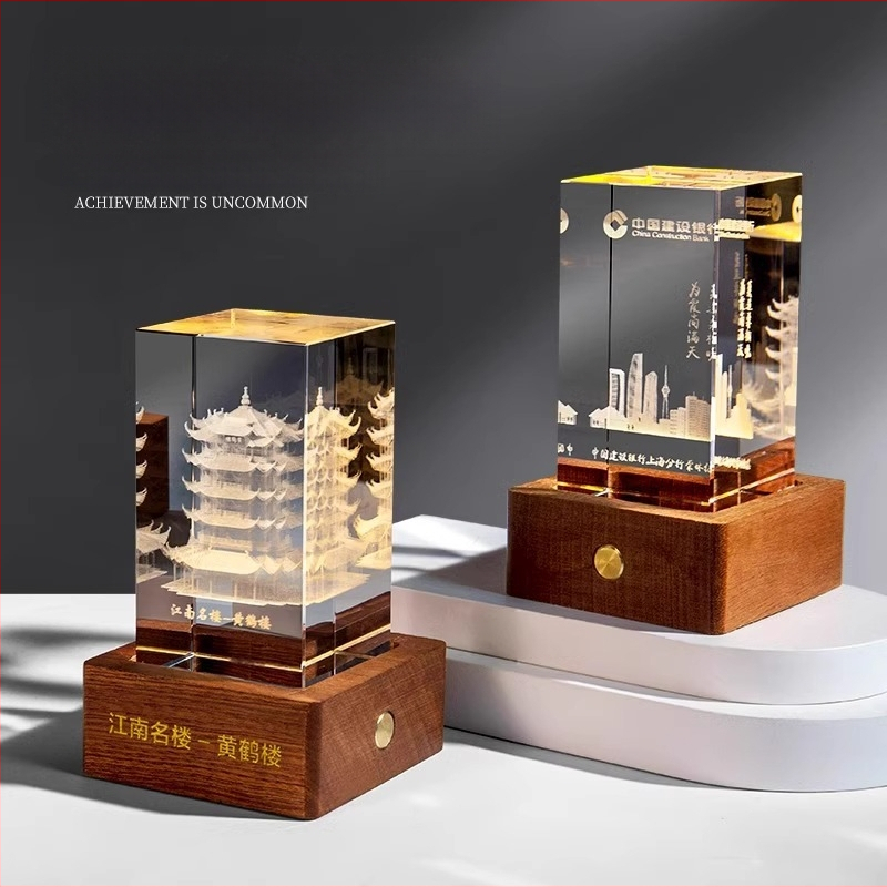 Kristāla 3D iegravēts kubveida modelis ikoniskajai ēkai Yellow Crane Tower – K9 kristāls, ķīniešu stil, dāvanu kastītes iepakojums