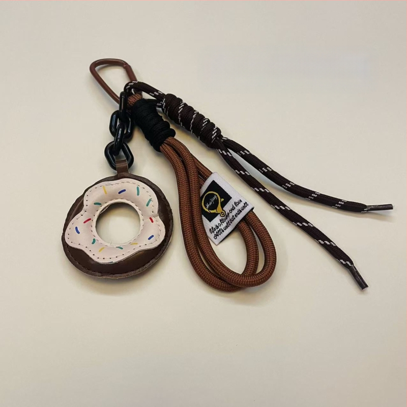 Donut formos rankinės pakabukas su vaisių raštu, nailoninis pakabukas rankinėms, stilius: nacionalinė tendencija ir naujasis stilius (Nailonas; Vaisių raštas; Stilius: Nacionalinė tendencija ir Naujas stilius; Sezonas: Žiema 2024)