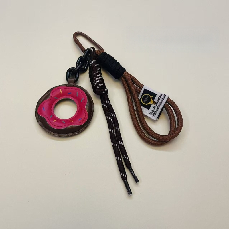 Donut formos rankinės pakabukas su vaisių raštu, nailoninis pakabukas rankinėms, stilius: nacionalinė tendencija ir naujasis stilius (Nailonas; Vaisių raštas; Stilius: Nacionalinė tendencija ir Naujas stilius; Sezonas: Žiema 2024)