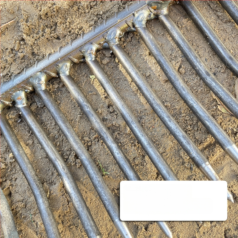 Plieninė grėblė sodo su tankiais dantimis žemės atpalaidavimui – suvirinta žemės ūkio priemonė