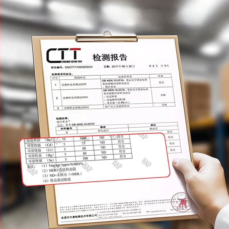 Lipnios vandeniui atsparios sienų plokštės svetainei – dekoratyviniai sienų paneliai, imituojantys aliuminio-plastiko plokštes