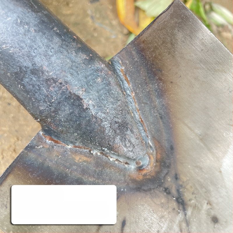 Ūkinė kastuvė su kvadratine mentele, medinė rankena, vidutinio anglies plieno korpusas, modelis 3833