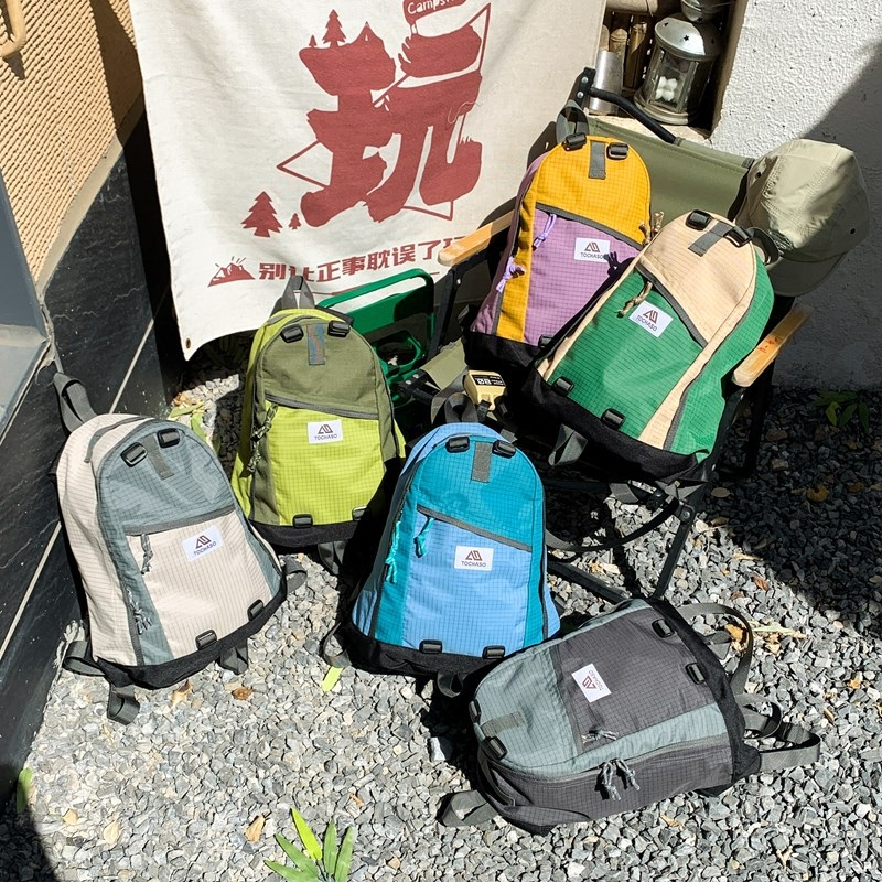 Gyerek hátizsák az óvodába — uniszex, nylonból, könnyű, gerincvédővel és görbült vállpántokkal, alkalmas iskolai használatra